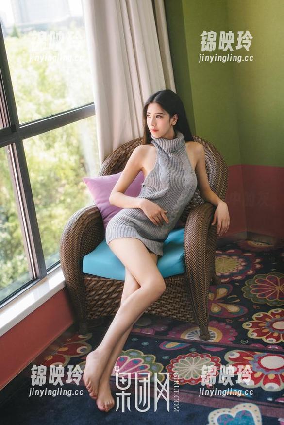 GIRLT果团网 - 何梦兮Stacy图包中的灰丝-不看会后悔吗？