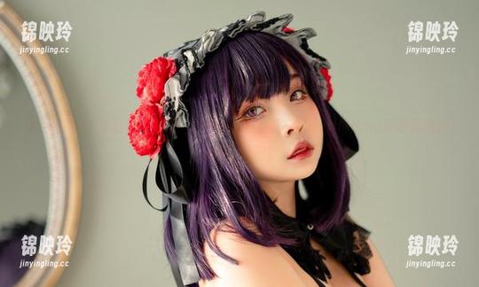 原图线索：你们觉得黑江雫真在认真拍照吗，SayoMomo明显没把心放在这儿吧？