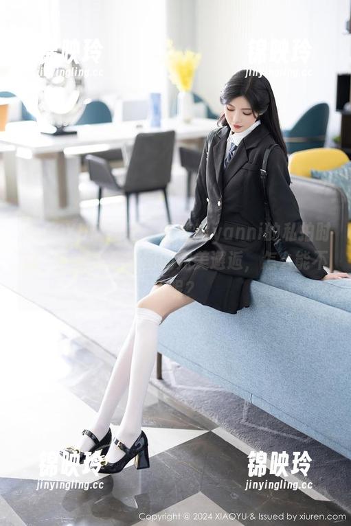 XIAOYU语画界 - 王馨瑶yanni的私拍时刻，牛仔裤和美图的完美邂逅，怎么能不看呢？