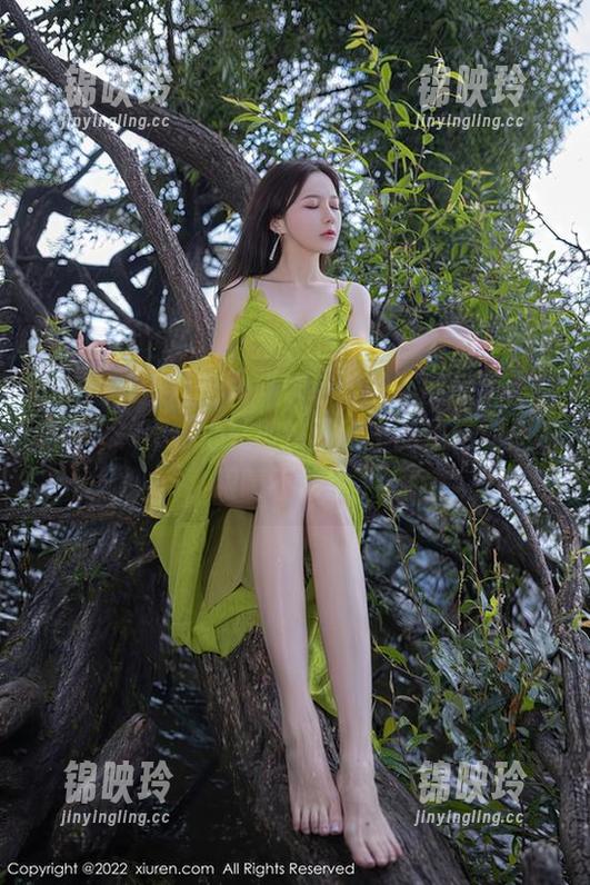 Xiuren秀人网 - “桃色奶酪”的最新作品美图，一不小心就被这双鞋子的优雅划住了，眼睛不够用了！