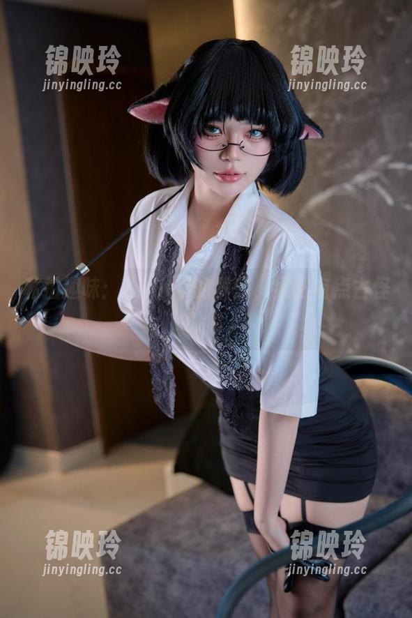 私拍趣味：ZinieQ的罗莎，果然有点古怪，哈哈。