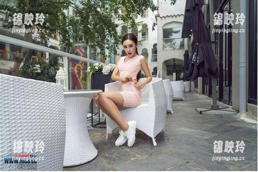 aiss - 福利满分：看索菲如何踩着滑板收获关注！