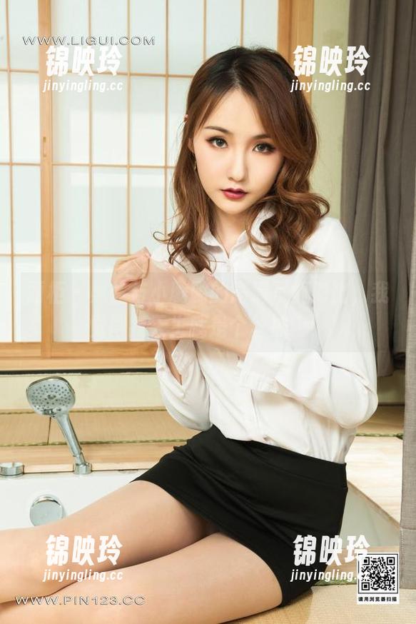 丽柜 - 黑丝与小璐璐的高清写真对比，我觉得我天生就是个丝袜粉！