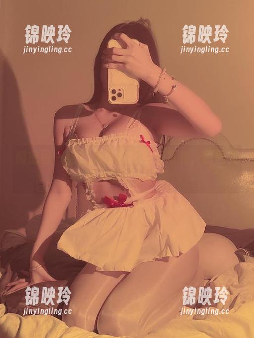 微密圈 - 看！兔宝妮to空姐写真，原图里藏着的完美线条