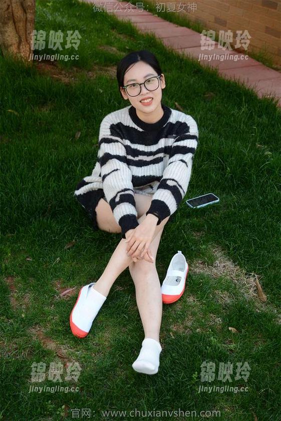 初夏女神 - 双双的白丝合集：用这些图说不明的爱！