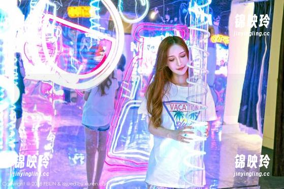 嗲囡囡 - 章芃芃图集：这些制服拍完后，她回去会不能不被关注吧？