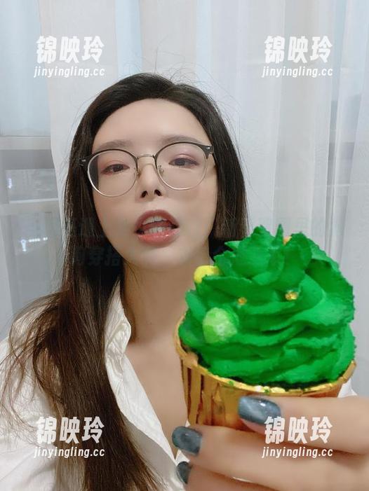 当柯基遇上夏小秋秋秋：新春贺图里的狗狗穿搭大赛，求给个冠亚军！
