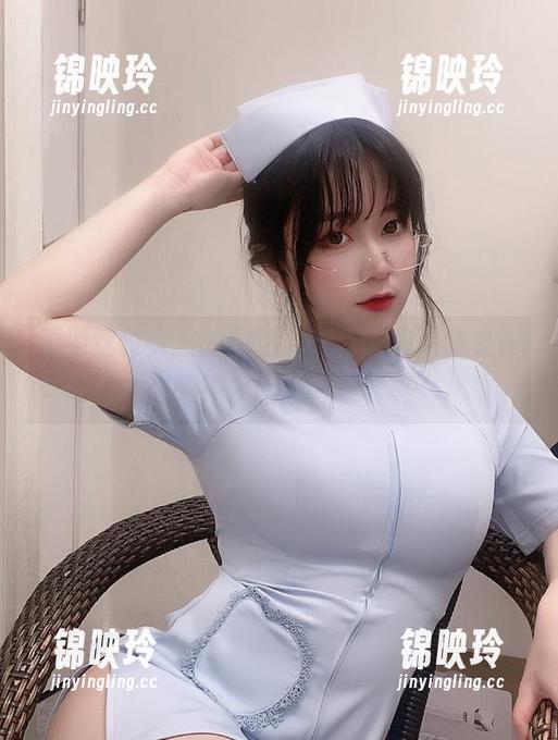 看到这位女孩的图包，奇行家狗崽像是在用眼神发出邀请来着。