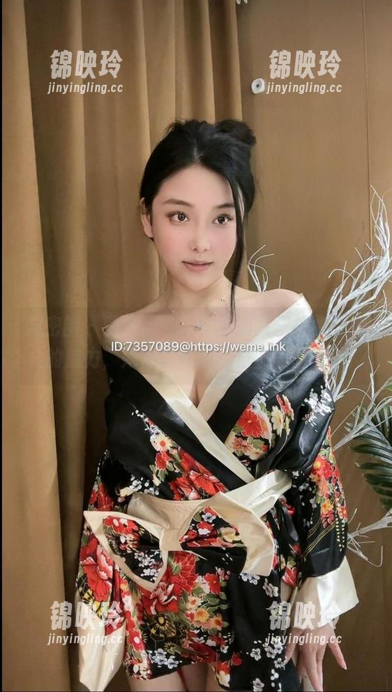 微密圈 - 我要忍住了，看图片里奶雯长腿的魅力，她简直在装点整个画面呀！