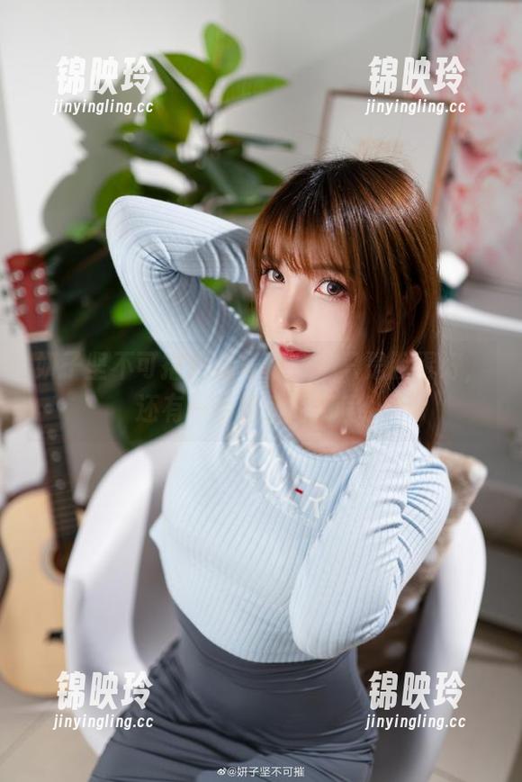 妍子坚不可摧厨娘写真，不只是脸蛋好，还有一手绝活闯厨房！