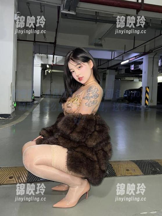 微密圈 - 小优优子的私房圣诞各种pose，哎呀，怎么就转不过来呢，这季节这么好？