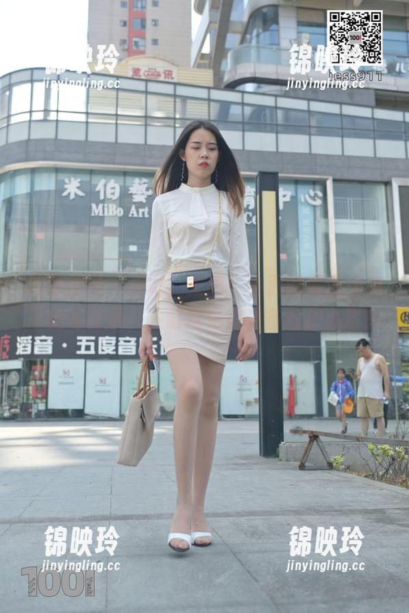 异思趣向 - 来吧，来吧！小羽的羞涩兔兔军团写真集，下载前记得准备好护心罩！