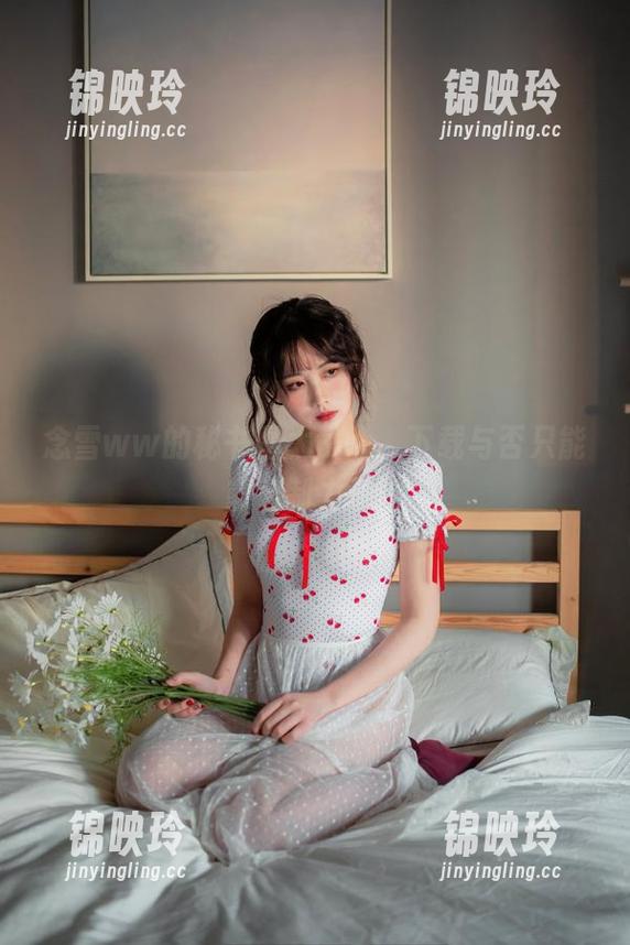 念雪ww的秘书图太戳心，下载与否只能靠自制力了。