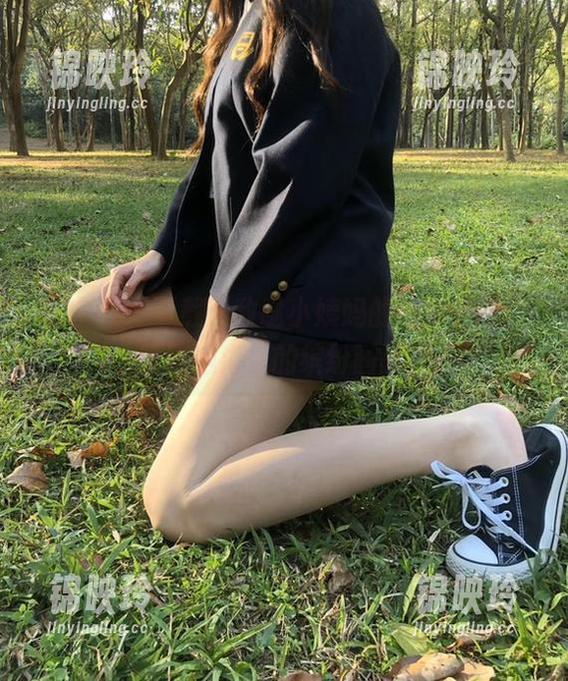 微密圈 - 下载无敌哒小姨妈的短裙套图，唤醒脑海里的缤纷画面！
