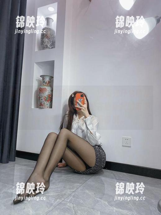 微密圈 - 泳装搭得可以，没有光环也能赢，杨大乐乐很靠谱，这是在更新我的审美标准吗？这套图不简单哦。