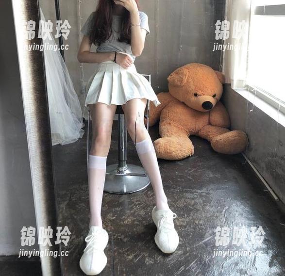 微密圈 - 假装在工作中其实在拍照的那几分钟——梦里一只喵的职业装写真合集。
