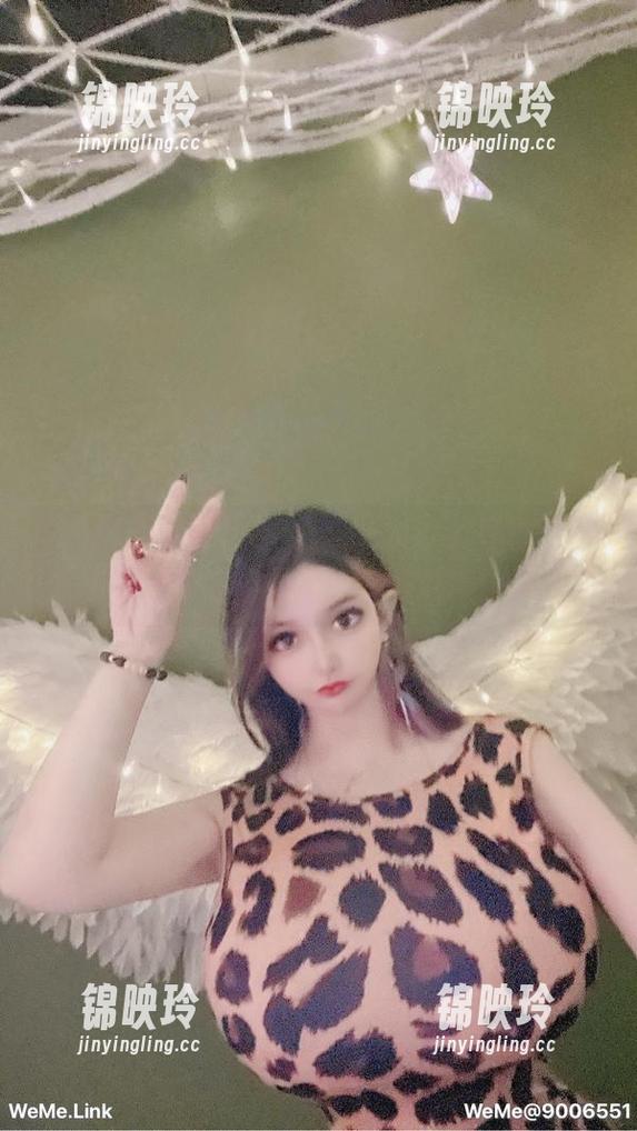 微密圈 - 梦露veronica的双人写真，不知道背后是什么？心里默默猜测中...