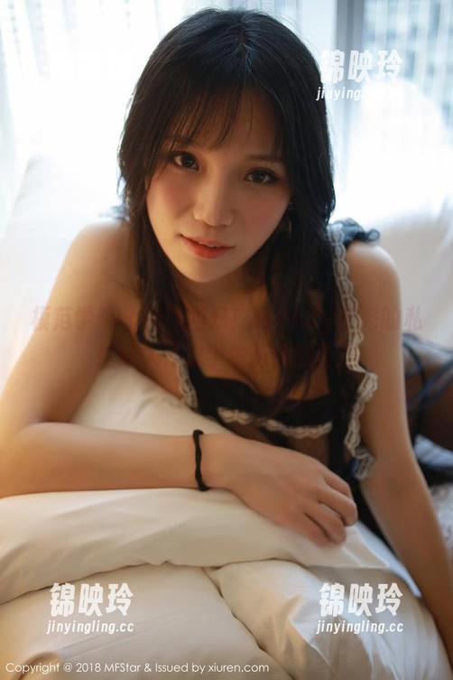 模范学院 - 制服回归！Wendy智秀的私拍让人怀念学生时代的青涩