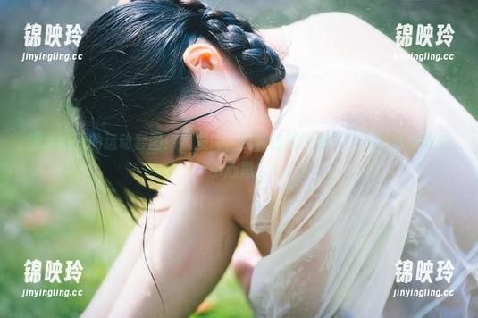 清水由乃的运动套图：我发现，这种炫酷影像下，其实藏着她的小心思。