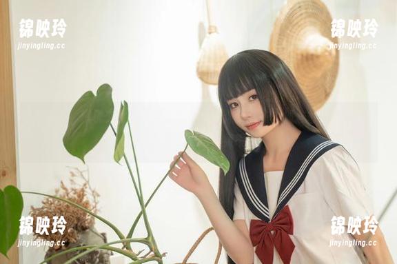 浪漫来临！爆机少女喵小吉的作品集，这个更衣人偶准备好撩人了喔，是要给谁送苹果呢？