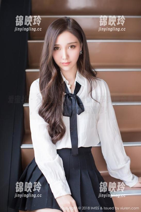 爱蜜社 - 有莉娜lena的丝袜秘书美图合集，办公室甚至不需要窗帘！