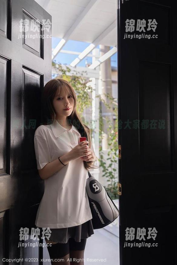 秀人网 - 图包里的伊诺：为啥大家都在说她的‘套装’？