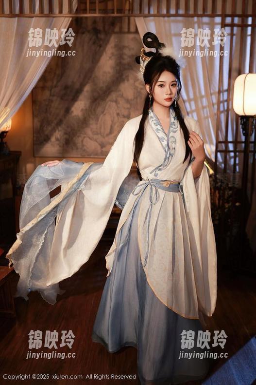 秀人网 - 在这部作品中，奶油妹妹玩转夏天的每一个角落。