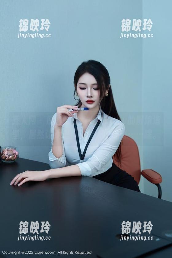 秀人网 - 原图一览，小雨baby的厨娘造型，居然让我想起了昨天的晚餐……嘿。