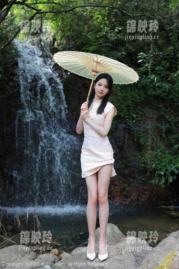 秀人网 - 探讨尤妮丝Egg最新作品集：吊带的魅惑与坚持。