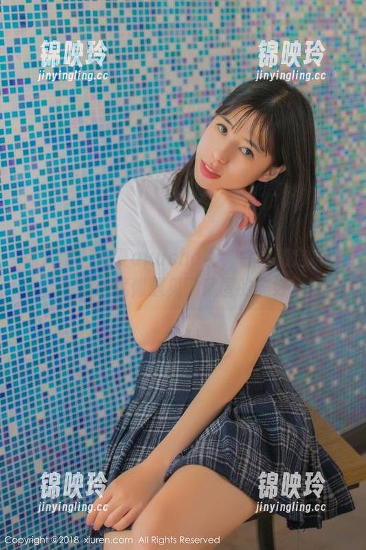 秀人网 - 蓝夏akasha说，白裙和定制的组合就像遇见了藏匿的美好