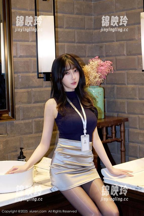 秀人网 - 雨儿baby与牛仔裤，高清写真好像能听到轻声细语…