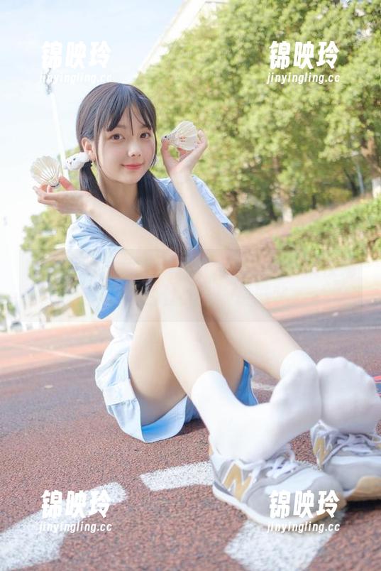 稚乖画册 - 免费藏品抢先看：赤西夜夜晴空-03，白丝颇有一番滋味。