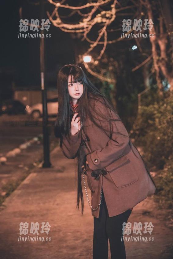 补个壁纸，落落Raku的浴缸请来吧，太养眼了～