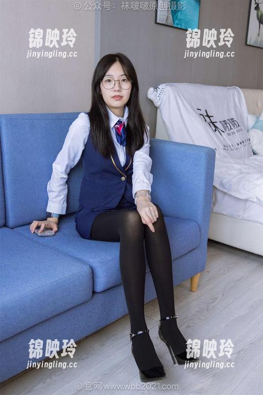 袜啵啵 - 在美图里，甜甜圈与反射的两双皮鞋闯入我的视线