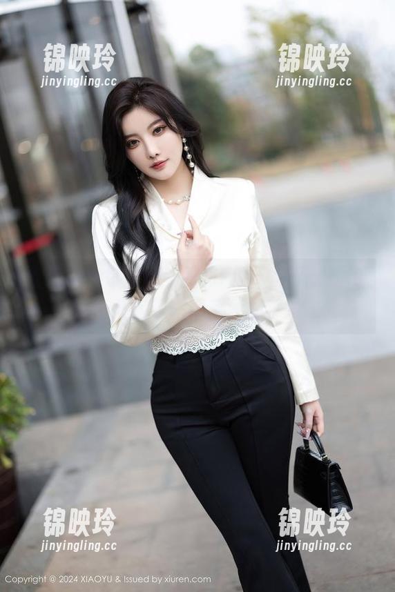 语画界 - 每一张美图和照片，程开心似乎埋藏了一个蕾丝的梦