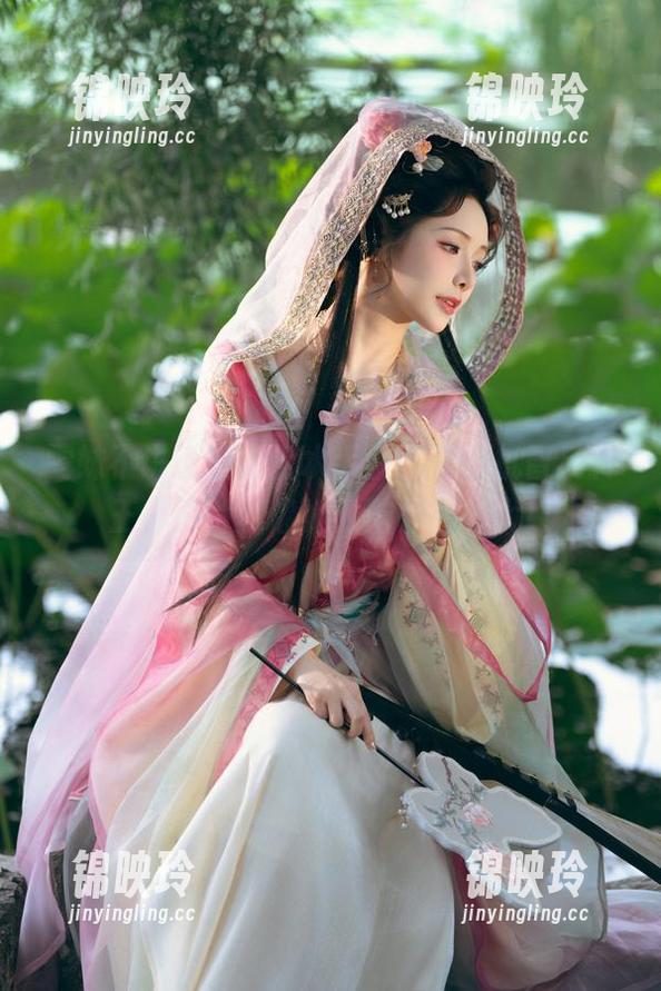雯妹不讲道理披上水手服，化身机智反转王，图片就像她的脑洞一样大！