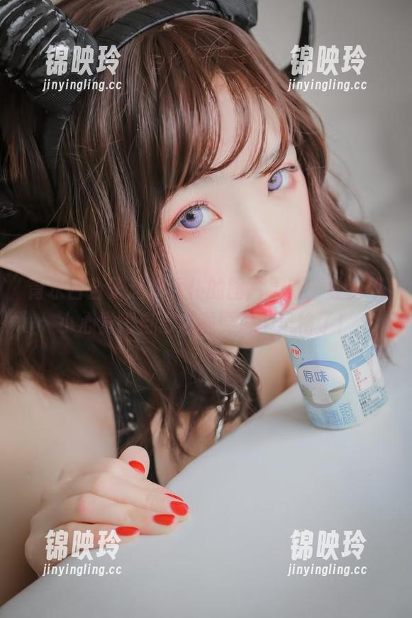 青水百合子这次女仆的图片更新，让我不小心觉得自己也需要换个风格了！