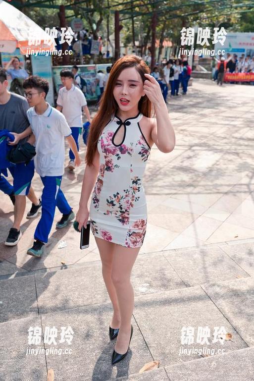 魔镜街拍 - 婷婷的销售主管粉裙大冒险：如何优雅地一边销售一边滑倒！