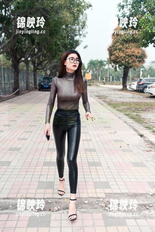 魔镜街拍 - 加一些芝芝！私房美图里的蓝色泳衣之旅，慢慢划过…