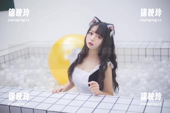 从未见过的黑猫猫ovo，蔷薇台前的精彩高清图片都足以憧憬人生